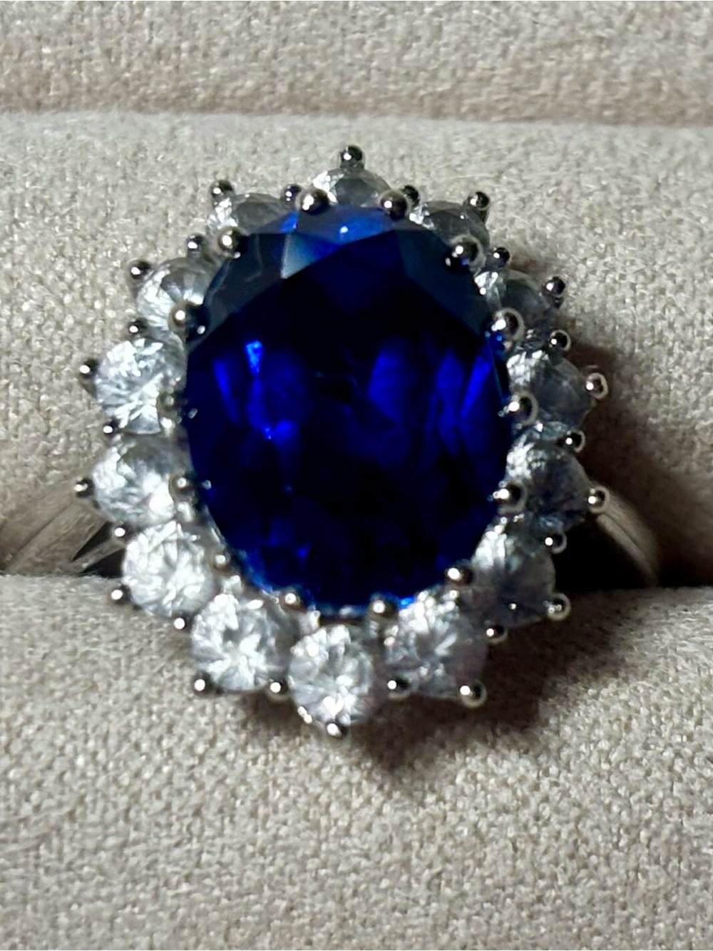 Jared lab created blue and white sapphires halo ring sz7. White gold 10K